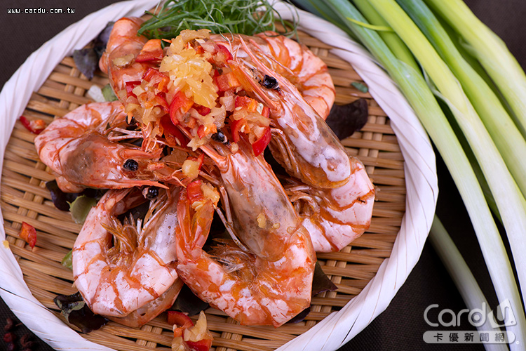 「哈台味」在地料理吃得到鹽酥蝦、櫻花蝦米糕及剁椒魚(圖/力麗威斯汀 提供)