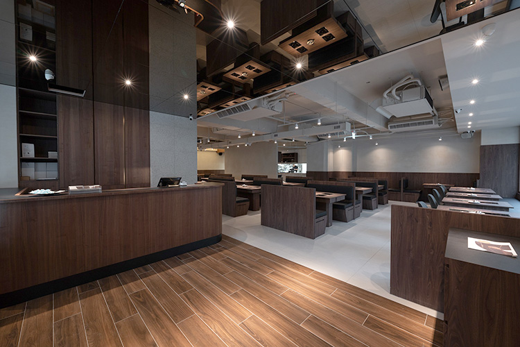 萬客什鍋台北長安東店店內空間。