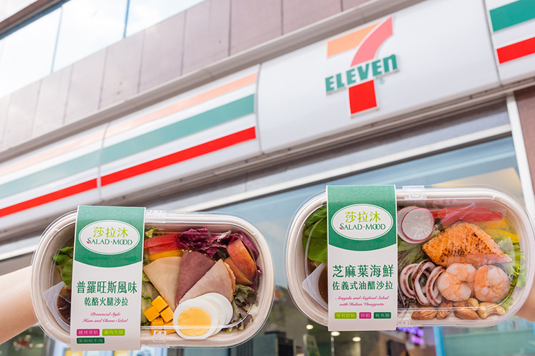 首波兩款新商品「普羅旺斯風味乾酪火腿沙拉」、「芝麻葉海鮮佐義式油醋沙拉」。