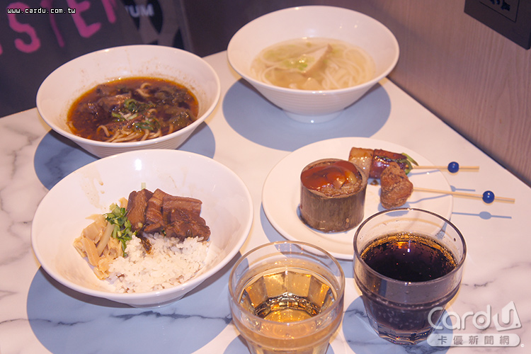 牛肉麵、竹筒飯、大腸包小腸都吃得到,還能將香雞排帶上飛機(圖/卡優新聞網)