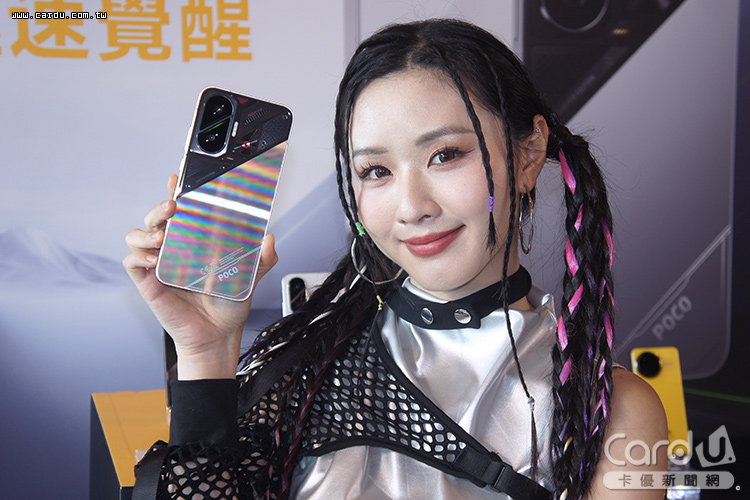 POCO F7外型具科技感特色,「機甲銀限定版」更凸顯個人風格(圖/卡優新聞網)