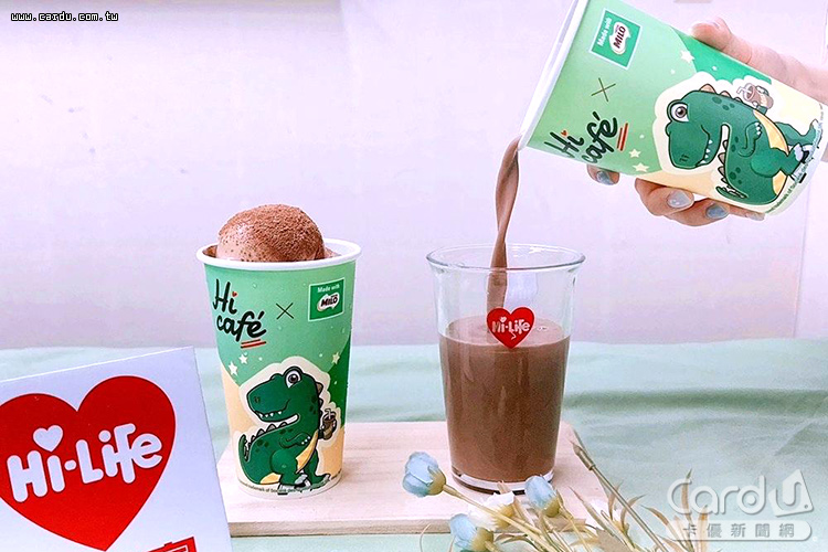 使用大量可可與麥芽巧克力製作的「浮誇邪惡系飲料」上陣(圖/萊爾富 提供)