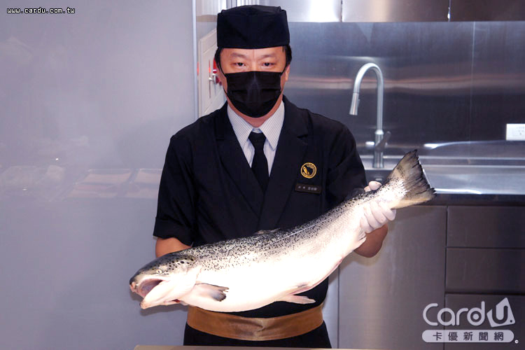 鮭魚進口量約占國內整體市場20%,要以實惠的價格滿足饕客(圖/卡優新聞網)