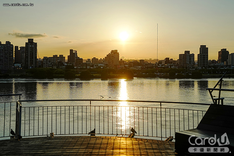迪化汙水廠休閒運動公園視野開闊可觀看夕陽、欣賞煙火(圖/台北市政府 提供)