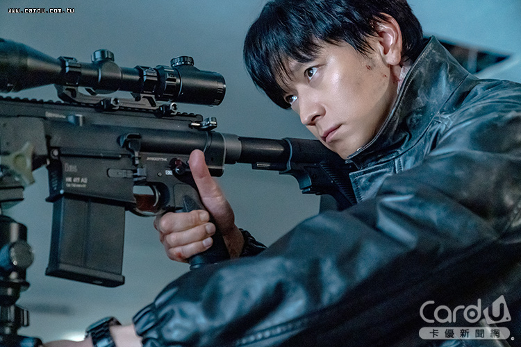 「暴風圈」前韓國駐美大使與國際特務一起處理恐怖攻擊(圖/Disney+ 提供)
