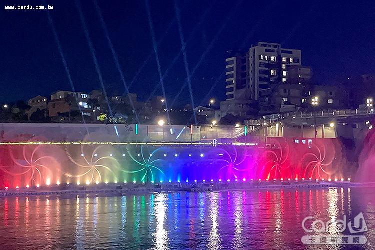 「水舞之旅、午後夕陽、夜景星空」特色航班的水岸美景(圖/台北市政府 提供)