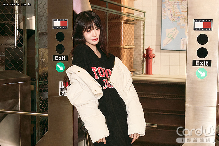 張員瑛演繹紐約市酷感,展現清新、自信活力的形象(圖/TOMMY JEANS 提供)