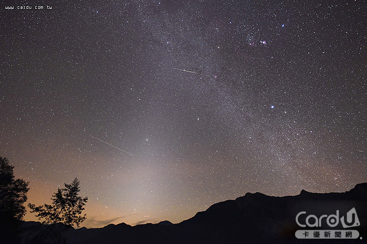 秋分是觀賞「黃道光」黃金時機,地平線出現淡白色光帶(圖/台北市政府 提供)
