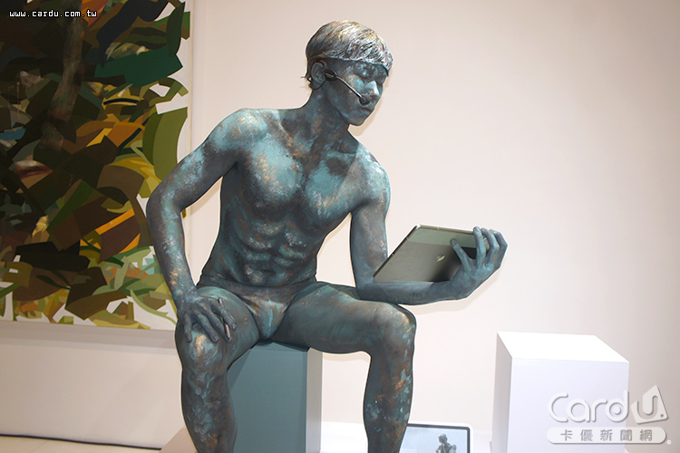 moto pad 60 LITE主打輕巧便於攜帶,追劇、娛樂體驗都適合(圖/卡優新聞網)