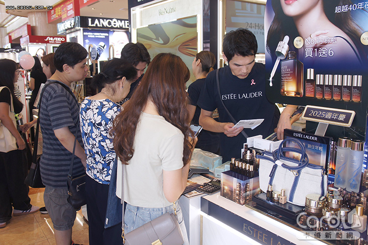化妝品打出「買1送多」、「下殺33折」等好康,成為鎖定對象(圖/卡優新聞網)