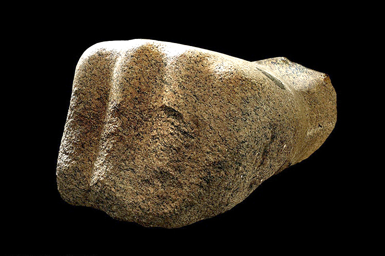 拉美西斯二世巨拳重1.5噸,緊握姿態象徵王權征服(圖/擷自 奇美博物館網頁)