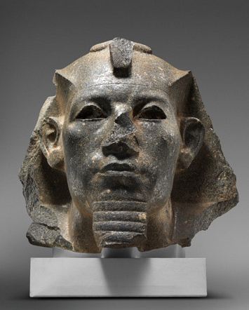 可能是阿蒙涅姆赫特三世的巨像頭部,約西元前1854–1808年。(EA1063)©大英博物館理事會(圖/奇美博物館)