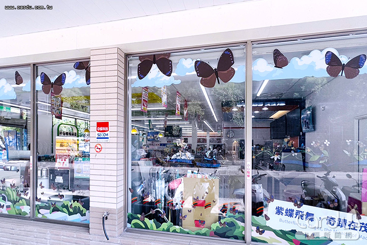 門市有生態窗貼、蜜源植物栽種、生態布景,友善紫斑蝶(圖/7-ELEVEN 提供)