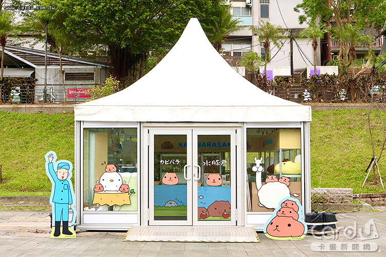 週末假日開張「水豚君快閃店」販售碧潭限定周邊的商品(圖/新北市政府 提供)