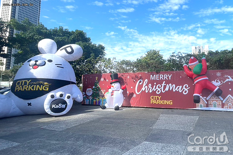 停車場布置耶誕燈飾營造節慶氣息,讓民眾同感歡樂氛圍(圖/台中市政府 提供)