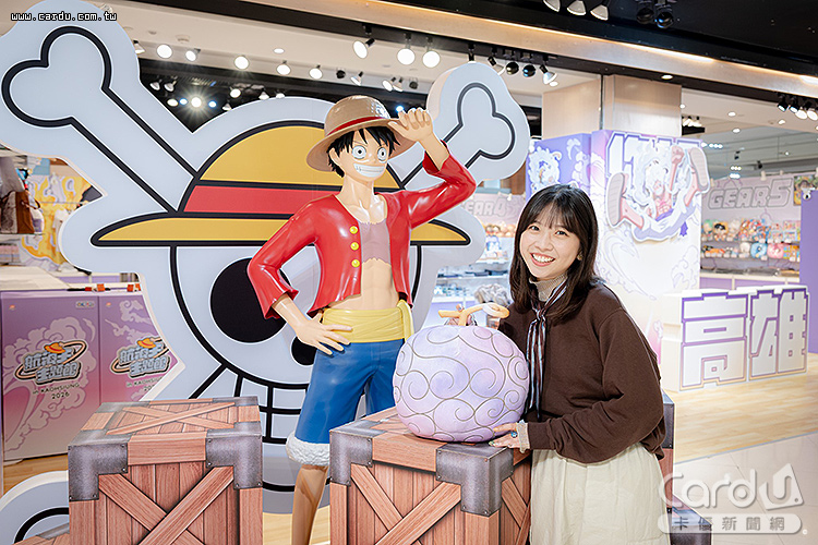 首度於高雄亮相的等身大魯夫公仔,永遠笑臉迎人、氣勢十足(圖/夢時代 提供)