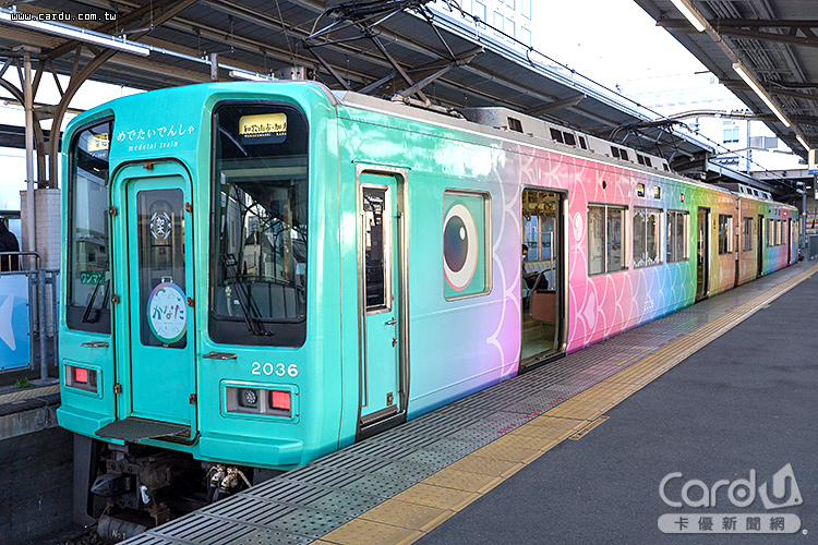 「吉慶鯛電車」車廂設計融入海洋與鯛魚元素充滿童趣(圖/南海電器鐵道 提供)