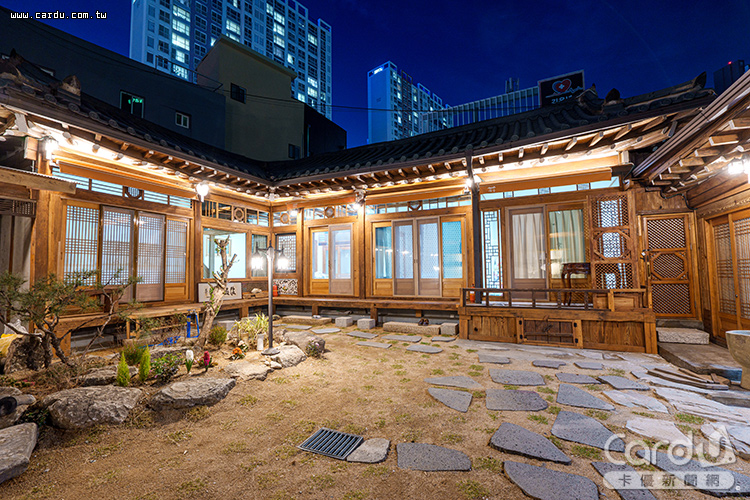 韓國「大邱」融合了古老教堂、公園綠地與美食文化(圖/Booking.com 提供)