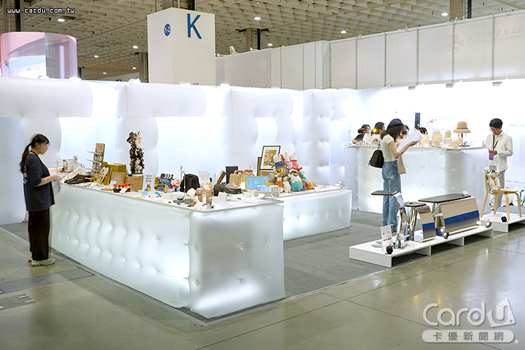 台中原創專區運用半透明材質營造富有層次的展示空間(圖/台中市政府 提供)