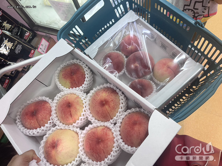 ▲一大早跟著日本人排隊搶買水蜜桃