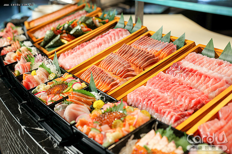 住房加贈4000元餐飲消費金,可在館內人氣餐廳大啖美食(圖/晶華酒店 提供)