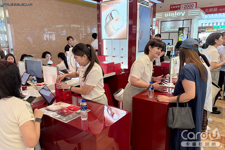 頂級保養品是週年慶熱門商品,貴婦們為了面子問題花錢不手軟(圖/卡優新聞網)